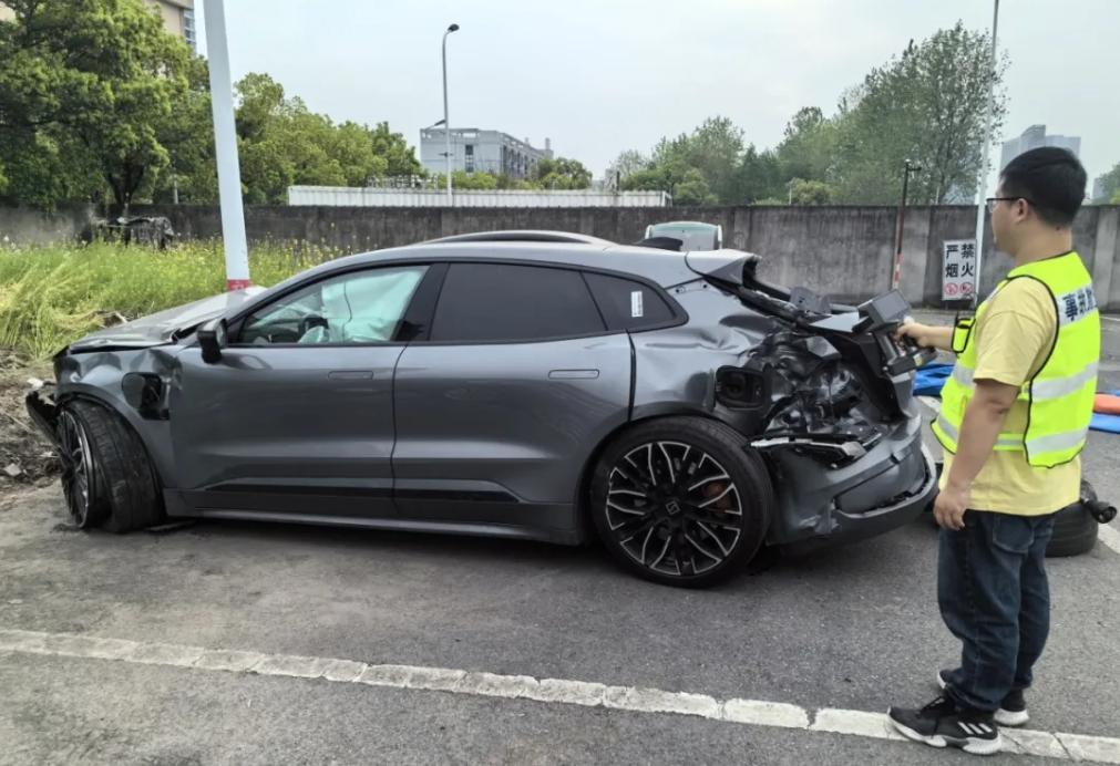 Capturing collision damage with EinScan Libre